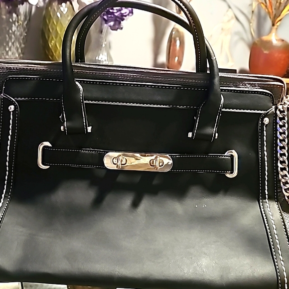 Portable Black Leather Pet Carrier Bag For Small Dogs/Cats Yorkshire Totes, Stra - Picture 2 of 9